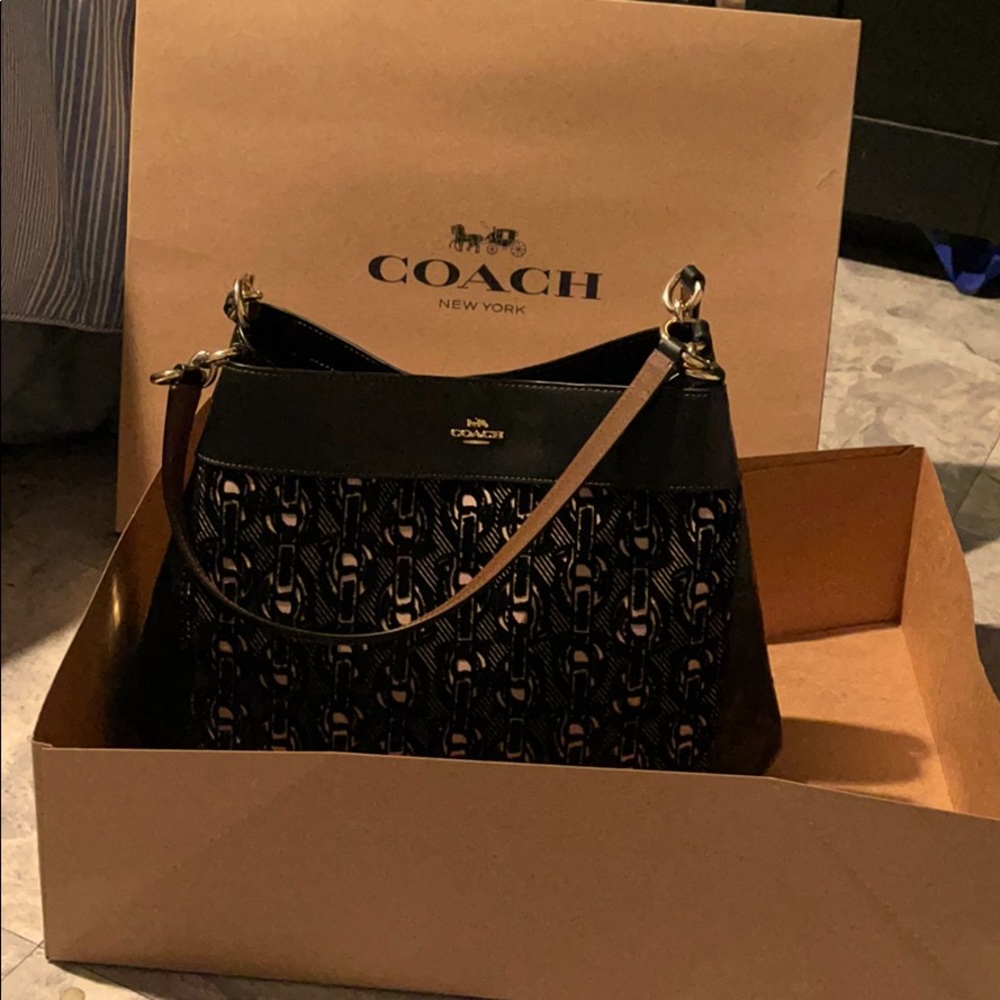 Couch shoulder purse